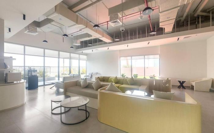 Bright and Chic Studio near Downtown pets allowed