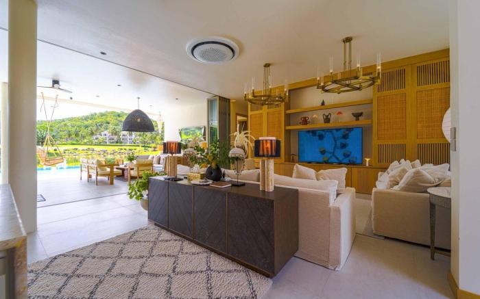 Ultra-Modern 6-Bedroom in Golf Course (PH6)