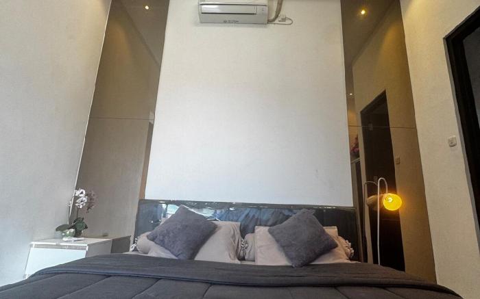 Kamar di Velare Villa Dharmahusada Galaxy Mall