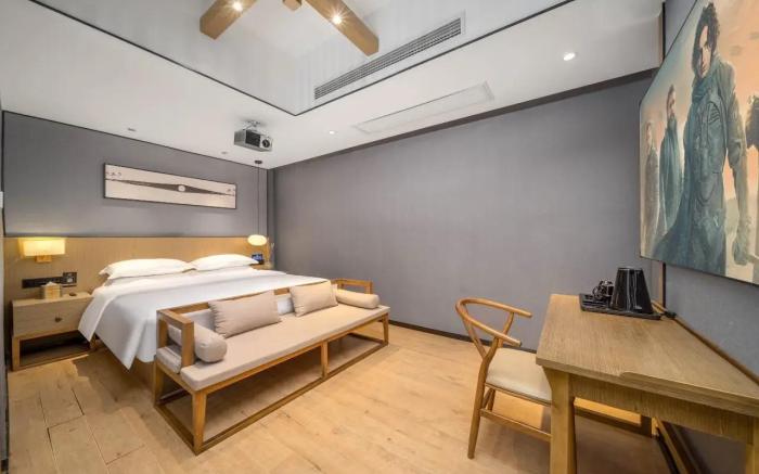 Cloud Creek Hotel-mountain view, 1km to Guilin Stn