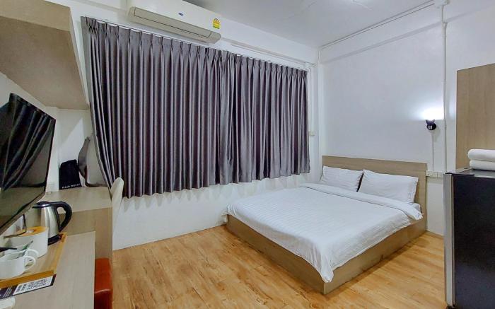 Ze Residence Bang Aor Station