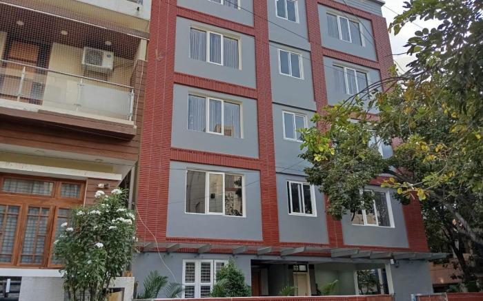 VIN HOTEL HENNUR CROSS