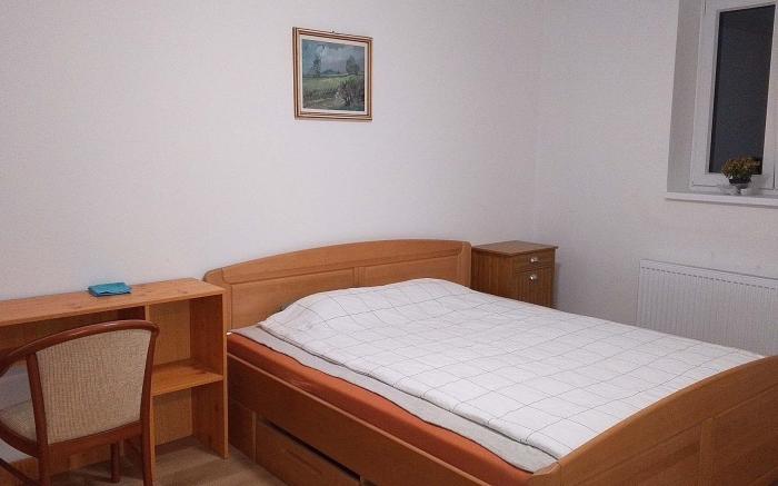 布拉格市九区 prosek 别墅🏡驿馆 / 夫妻💕爱巢大床 / 单间卧室招租  