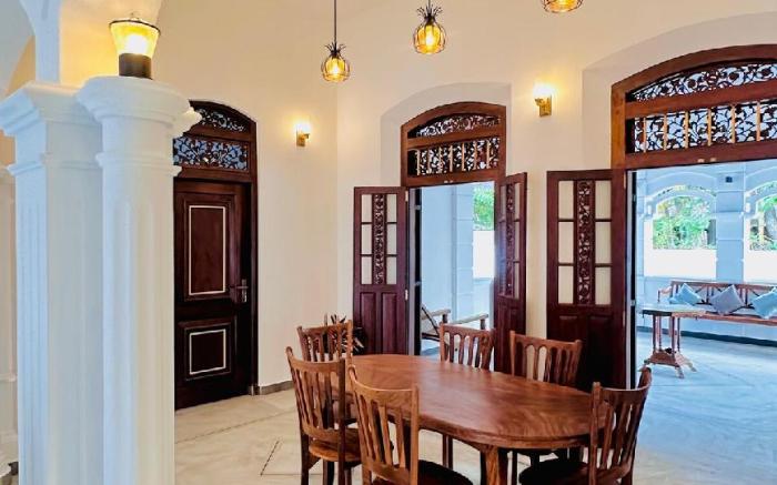 The RidgeColonial Villa - 10 min walk to Beach