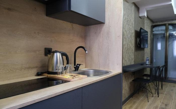 Urban Ease in a Sleek Maltepe Space