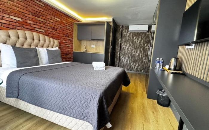 Light-Filled Studio for a Peaceful Maltepe Stay