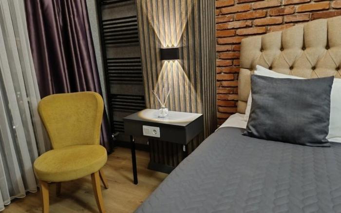 Minimalist Chic with Maximum Comfort