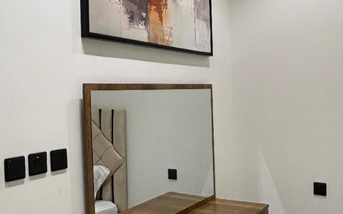 اجنحة القمه للشقق المخدومه