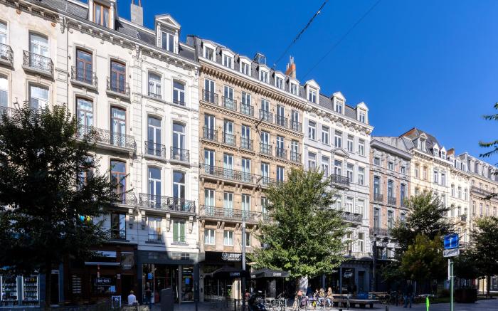 LATROUPE Grand Place Hostel