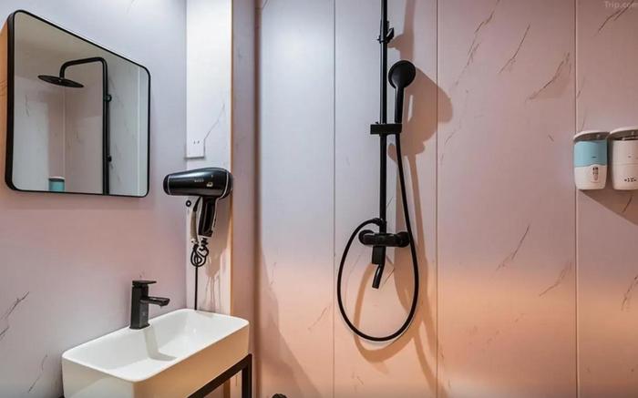 Qiqiaowu Hotel (South Railway Station and Daxing Airport Connection Caoqiao Metro Station Branch)