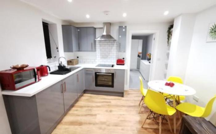 4 sleeps close to restaurants and bars 