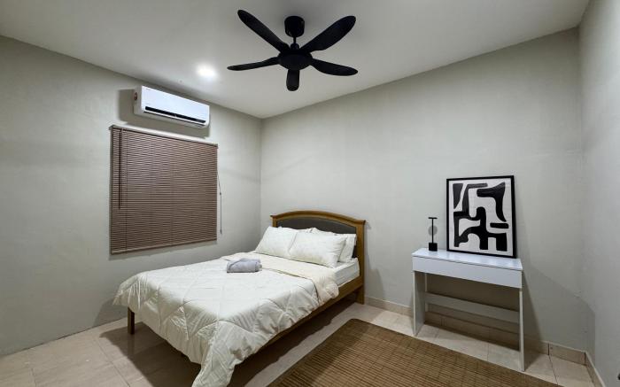 Runa Homestay Jasin - Cozy 3BR with AC & Netflix 