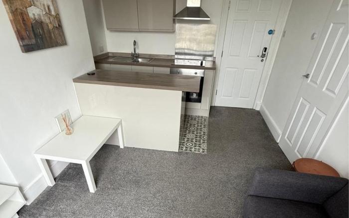 Newly Redecorated 1 bed flat !