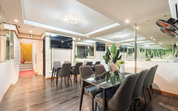 King's Hotel In City Central