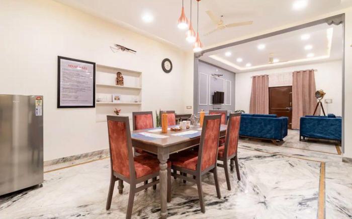 Stylish & Cozy Retreat w/ Jacuzzi | Vaishali Nagar