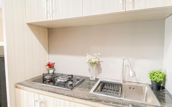 Basic Studio LRT City - Royal Sentul By Travelio