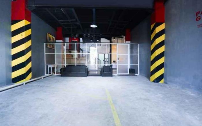 P Art Near Stasiun Gubeng