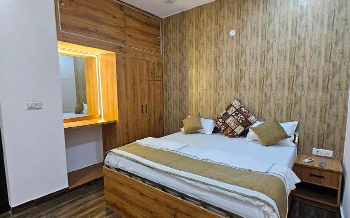 B&B Near Taj Mahal | Ideal for Families & Friends