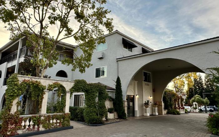 Dry Creek Inn MOD Collection by Sonesta