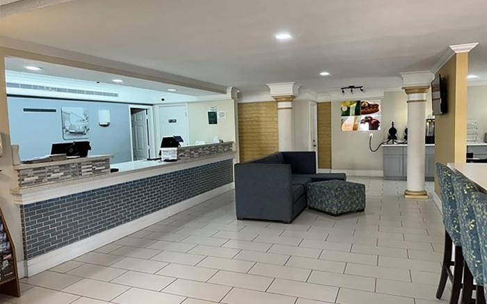 Super 8 by Wyndham Nacogdoches Near University