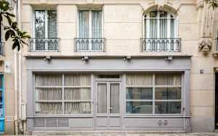 Place des Vosges, Apartment with Air Conditioning