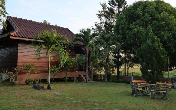 เฮือนไม้หอม