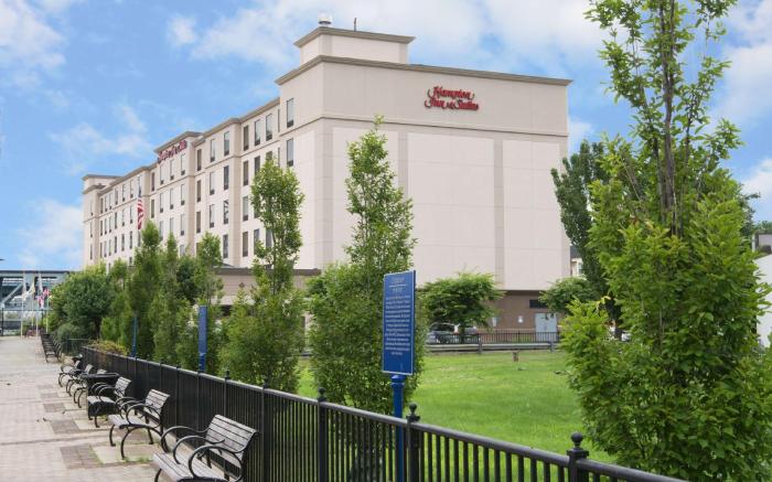 Hampton Inn & Suites Newark Harrison Riverwalk