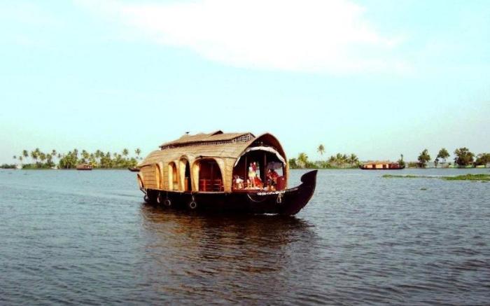 Eco Trails Houseboats