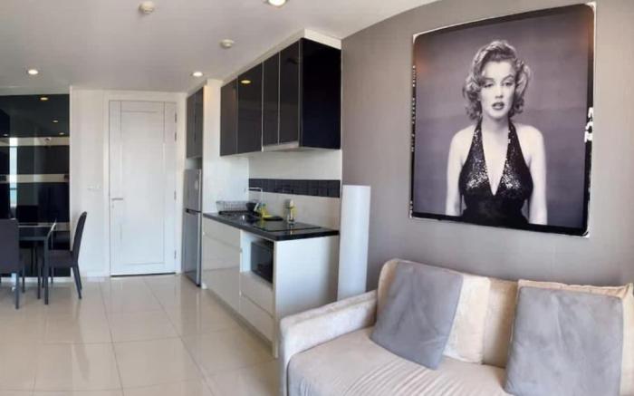 The Vision Condo - Sea View with Balcony Pattaya