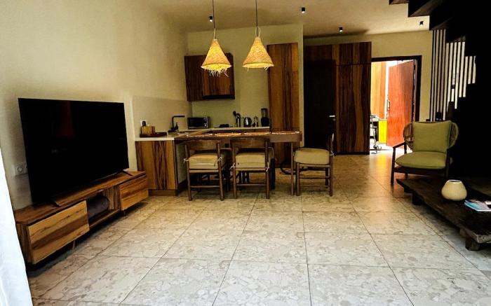 Centre of Berawa, walking distance to beach!