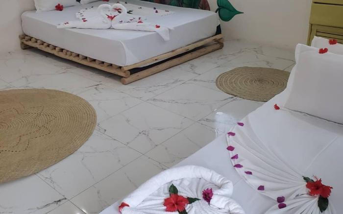 POLE POLE HOUSE NUNGWI