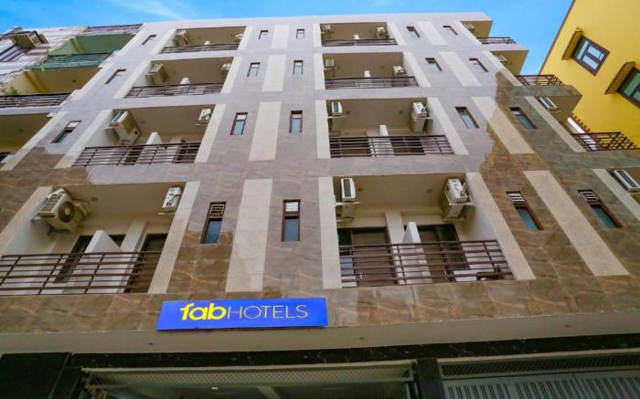 FabHotel New Silver Crown