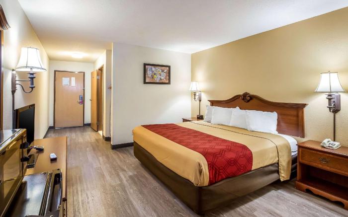Econo Lodge Inn & Suites Fairview Heights - St. Louis