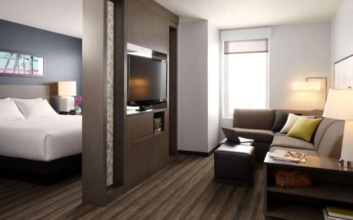 Hyatt House Fresno/Campus Pointe