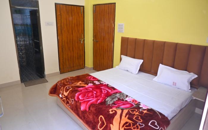 Maa laxmi paying guest house  