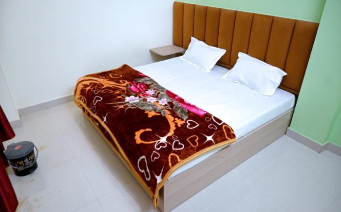 Maa laxmi paying guest house  