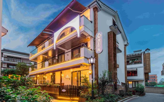 聆雨听月浴缸情侣房