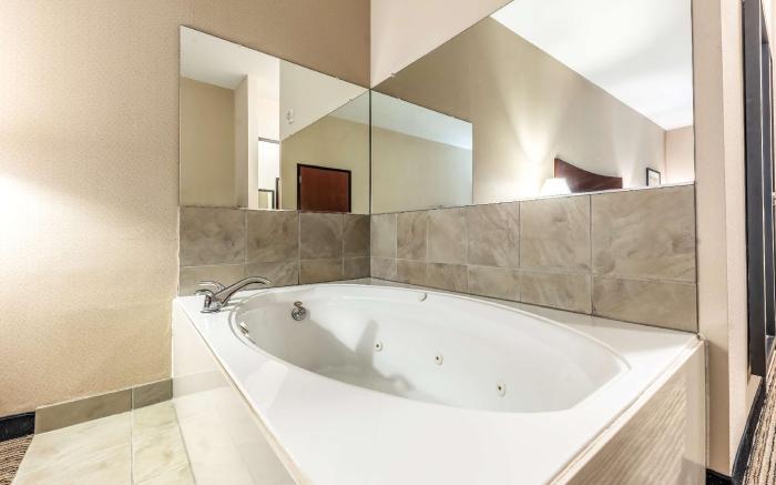 Red Lion Inn and Suites Mineral Wells