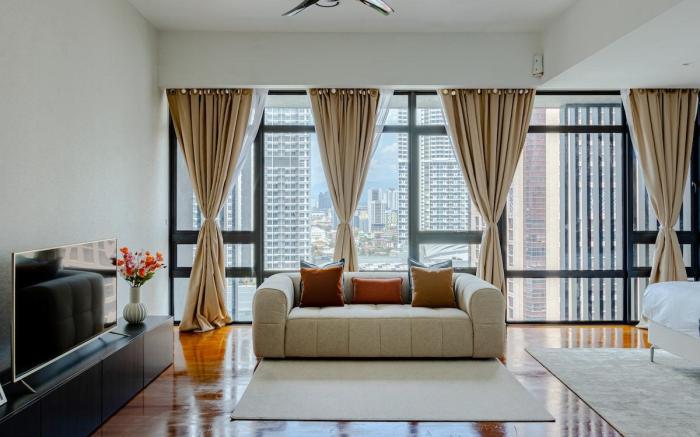 KLCC Designer 1Bed | LRT | Twin Tower Pool View