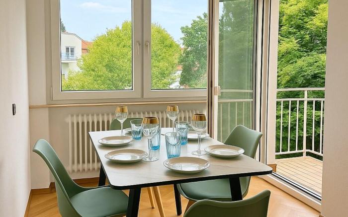 Designer apartment with balcony 15 min. to airport