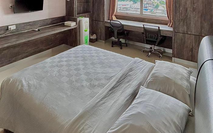 Nagoya Mansion Residence with City View and Pool