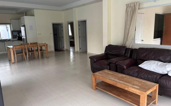 Gmob pool villa resort