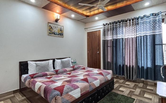 Pine View Hotel Kasauli - Open Rooftop - Groups