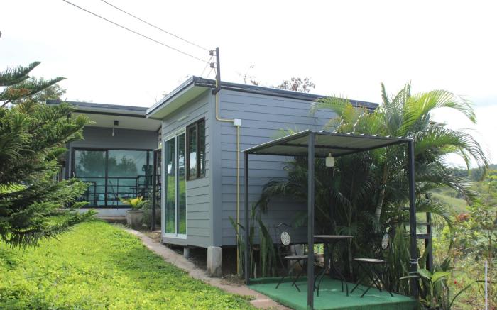 ไร่พอเพียงระเบียงน้ำ and Le Cafe Chaud