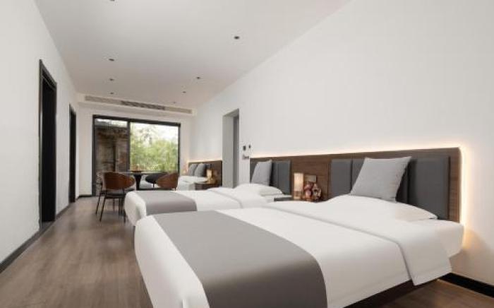 Hidden Spring at Huashan - Yuquan Trailhead