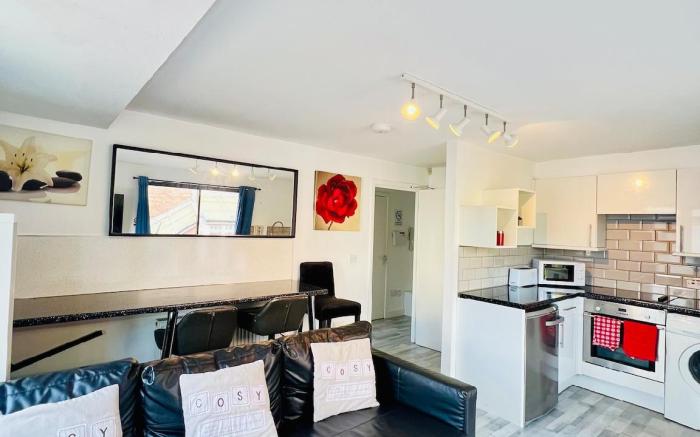 Cosy 2BR Apt near NTU & City Centre- FreeParking