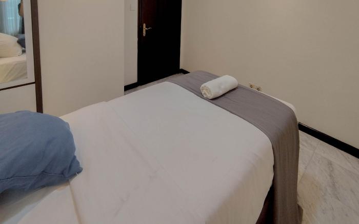 3BR near Mall at Kondominium Regensi By Travelio