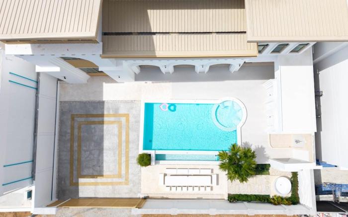 Brown Empire Pool Villa Pattaya