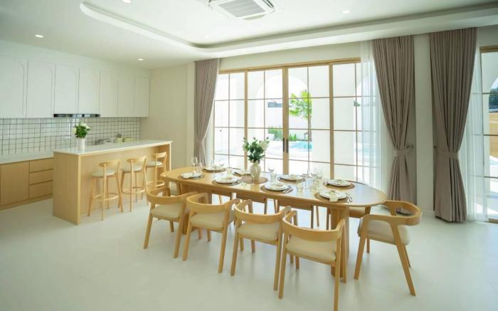 Brown Empire Pool Villa Pattaya