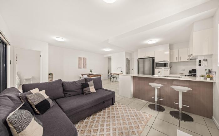 Central South Brisbane Stay with Pool Access